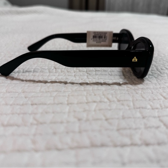 AIRE Black Rectangular Sunglasses - Picture 3 of 7